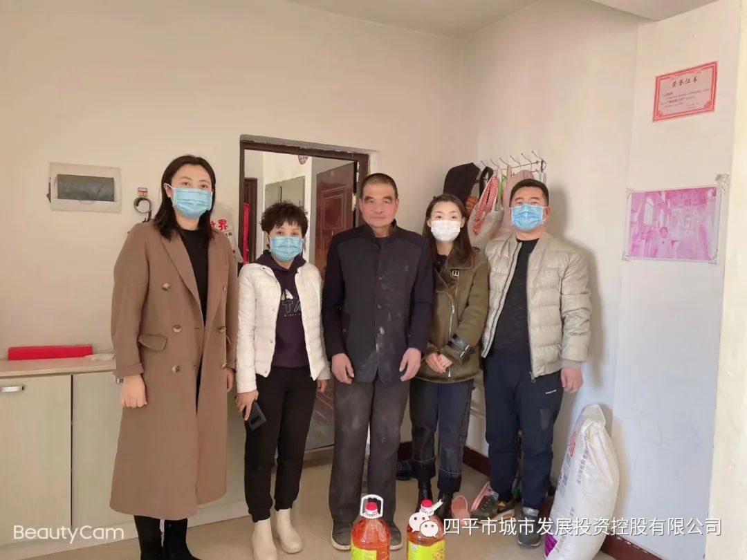 城投公司党员志愿者到社区开展志愿服务