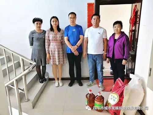 城投公司党员志愿者慰问贫困党员