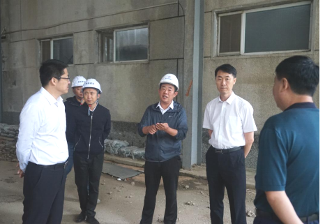 市政府副秘书长何滨现场督导四平市方舱医院建设工作
