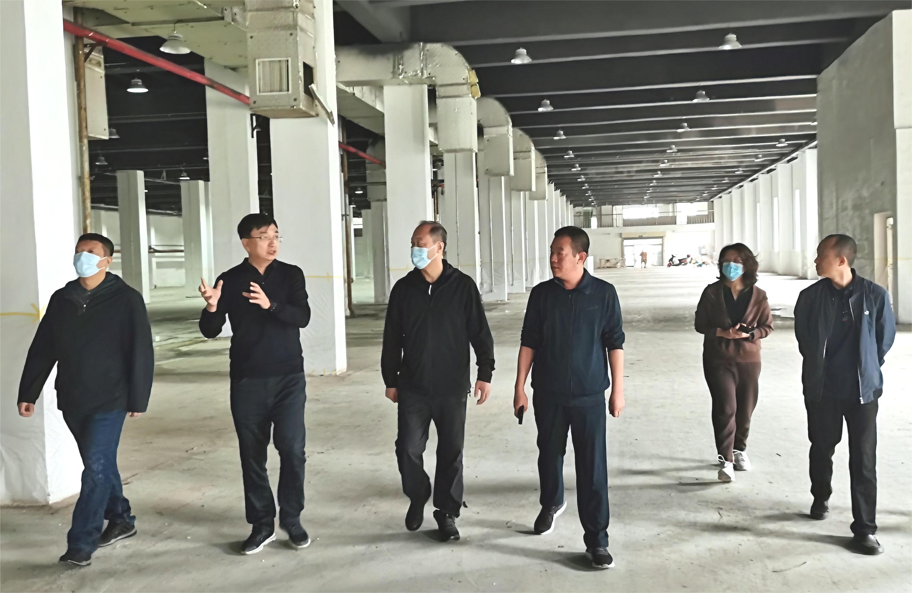 市委副书记、政法委书记陈德明调研方舱医院建设情况