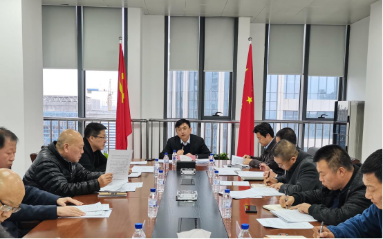 集团董事长杨万兵主持召开会议传达市领导在全市安全稳定工作部署会议上的讲话精神