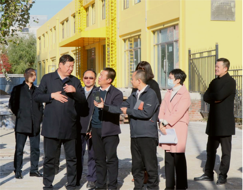 市玉米产业办主任寇春生检查指导四平玉米主题街区建设工作