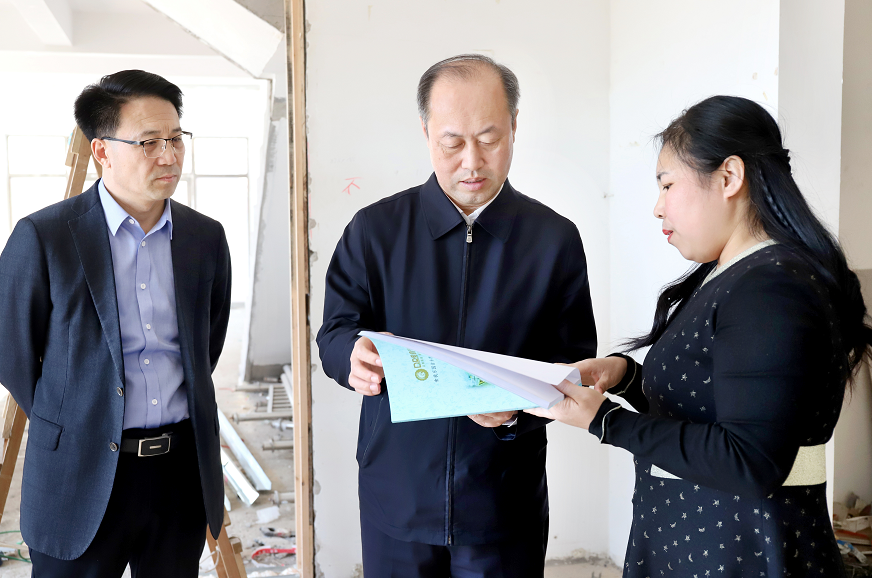 陈德明深入到四平玉米主题街区和电子商务产业园区进行调研（转）